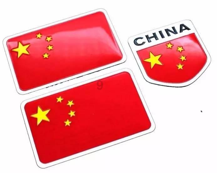 身家600亿富豪给员工每人1万红包;一升瓶装水含24万个塑料颗粒;铁头嫖娼新进展